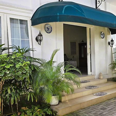 Готель Surokarsan 9 House Джок'якарта Екстер'єр фото