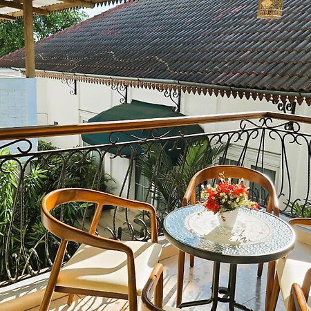 Готель Surokarsan 9 House Джок'якарта Екстер'єр фото