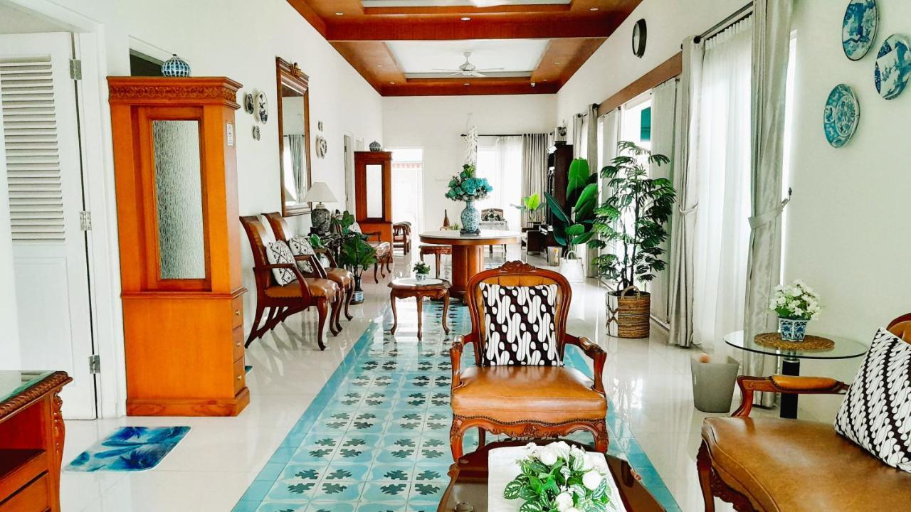 Готель Surokarsan 9 House Джок'якарта Екстер'єр фото