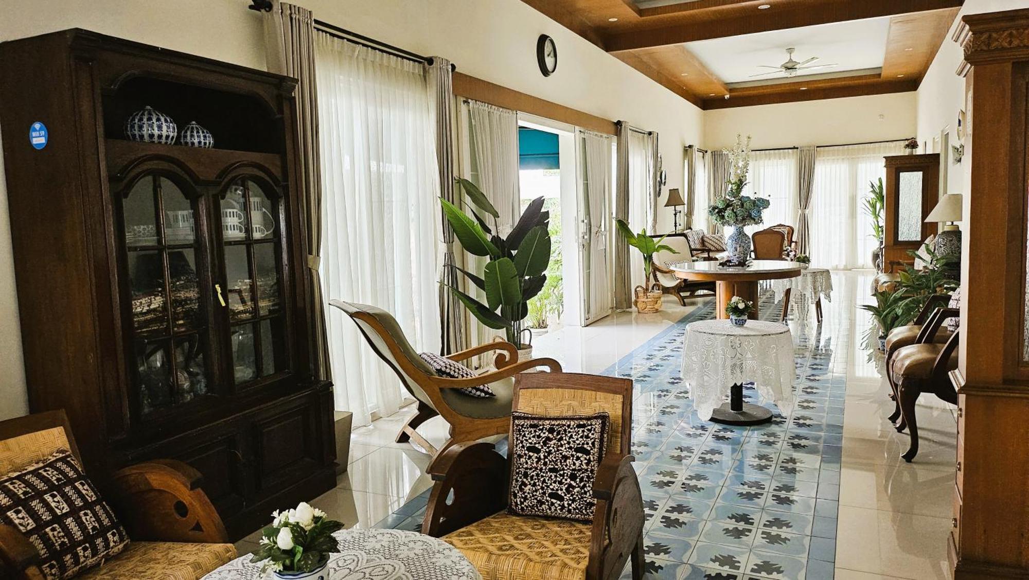 Готель Surokarsan 9 House Джок'якарта Екстер'єр фото