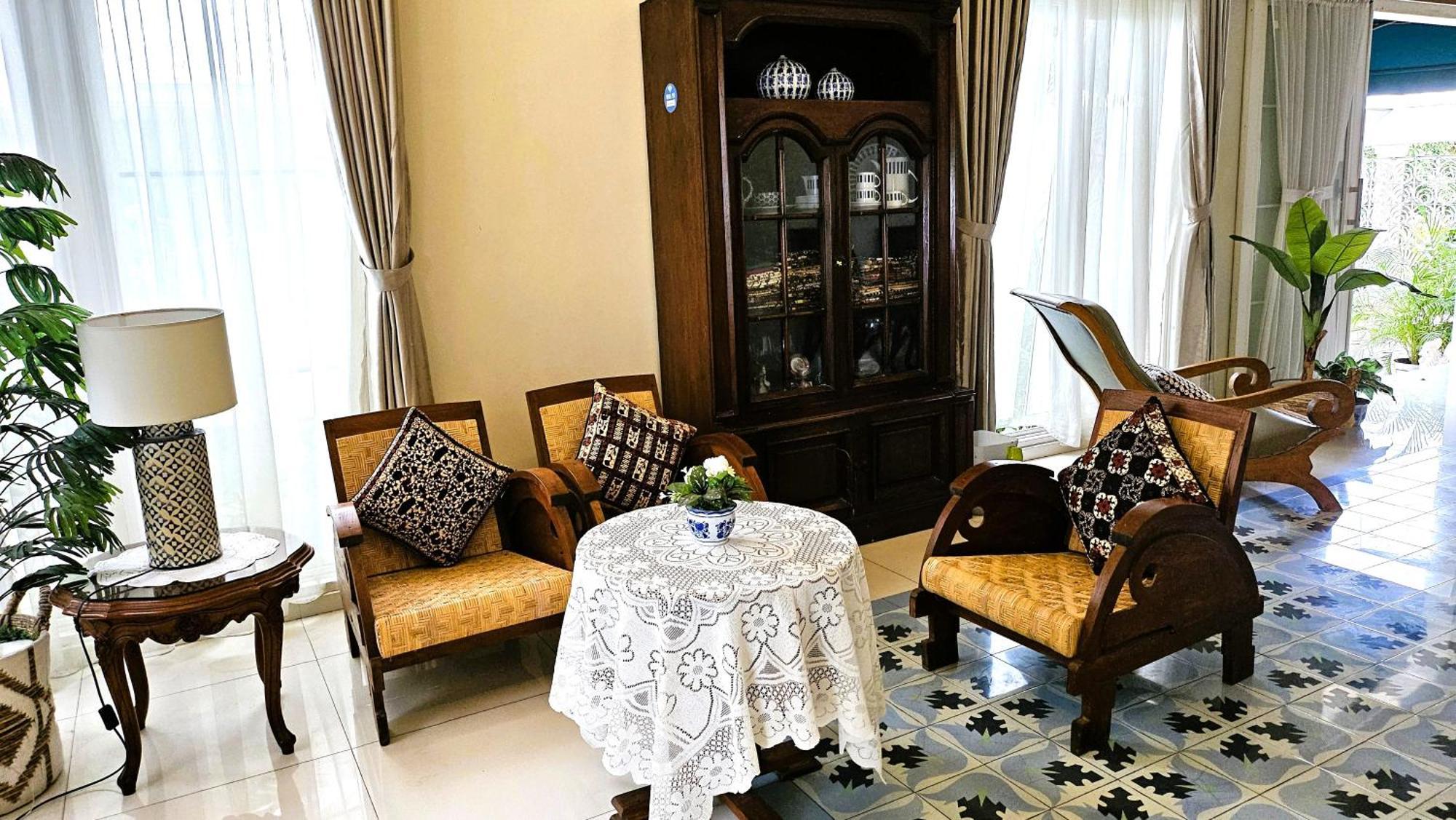 Готель Surokarsan 9 House Джок'якарта Екстер'єр фото
